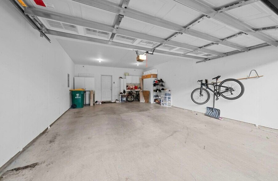 Garage - 9616 Linden Ln N