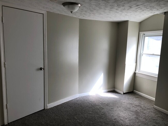 Building Photo - Convenient Showings — No Appointment Needed!