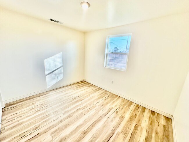 Building Photo - Fully Remodeled 3/2 in Northwest Fresno