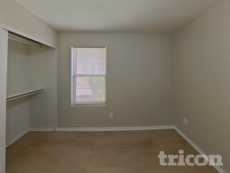 Building Photo - 8405 S 50th Ln