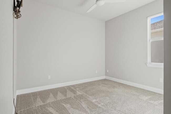 Building Photo - 8558 Dahlia Cir