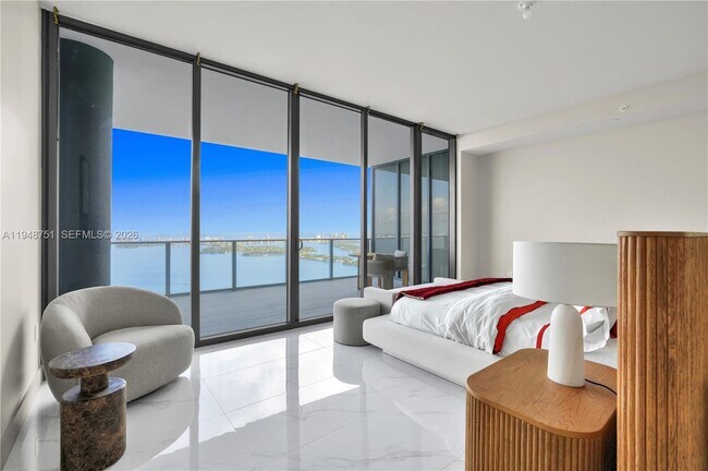 Building Photo - 700 NE 24th St