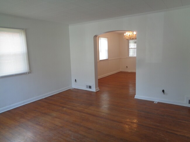 Building Photo - 5907 Yorkwood Rd