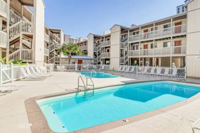 Building Photo - 924 W Beach Blvd