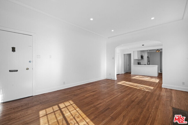 Building Photo - 2826 Somerset Dr