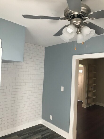 Kitchen - 984 Rondel Rd