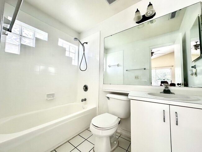Building Photo - 9606 Chandon Dr
