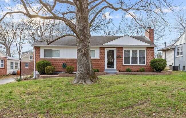 Primary Photo - 713 Huntwood Ln