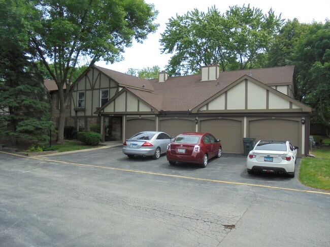 Building Photo - 4730 Calvert Dr