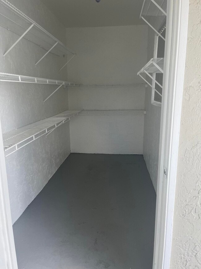 Building Photo - 1450 Hawthorne Pl