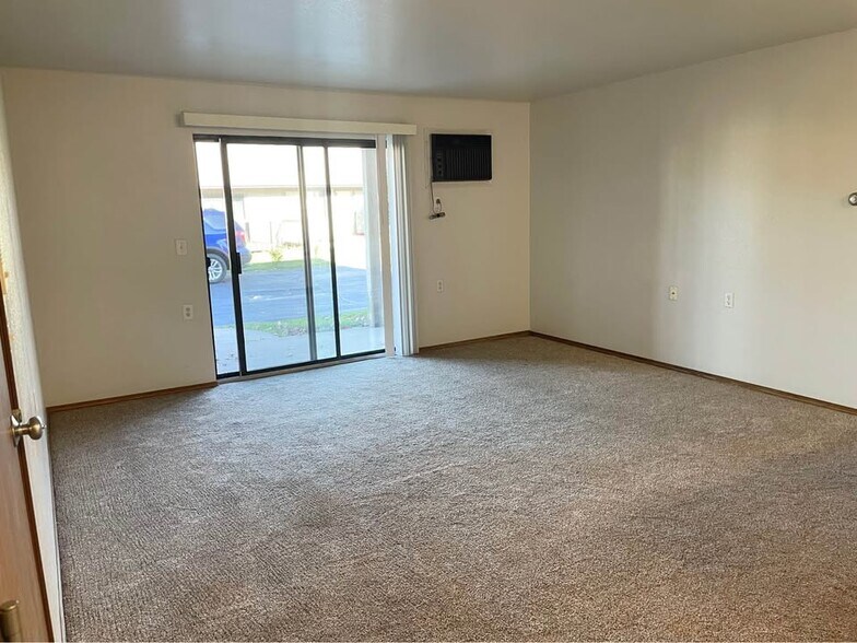 Building Photo - 2745 Glen Creek Pl