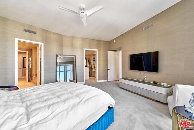 Building Photo - 10776 Wilshire Blvd