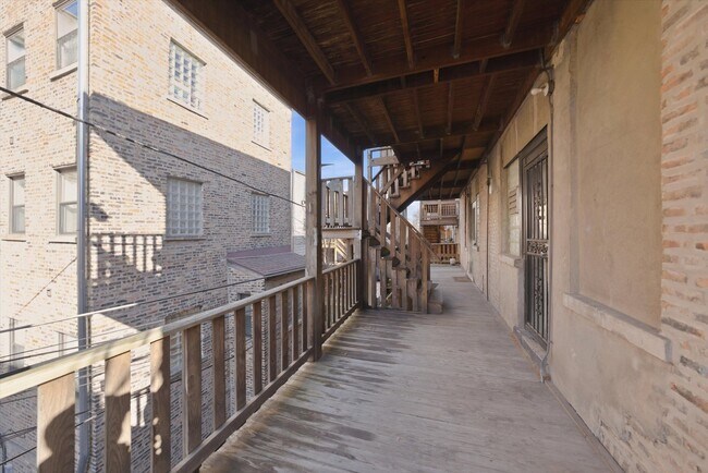 Building Photo - 5212 S Ingleside Ave