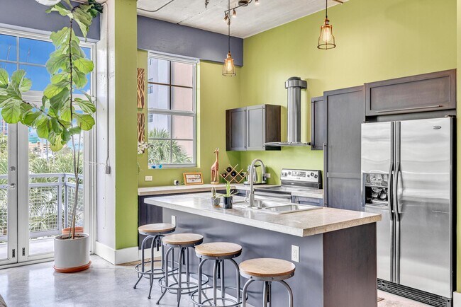 Building Photo - 425 N Andrews Ave