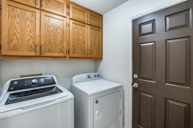 Building Photo - 825 Clearlake Dr