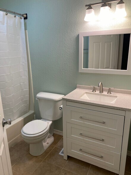 Building Photo - 1825 Mountain Ash Dr