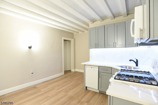 Building Photo - 285 Orchard Terrace