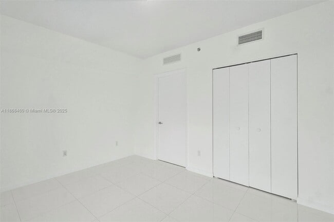 Building Photo - 465 Brickell Ave