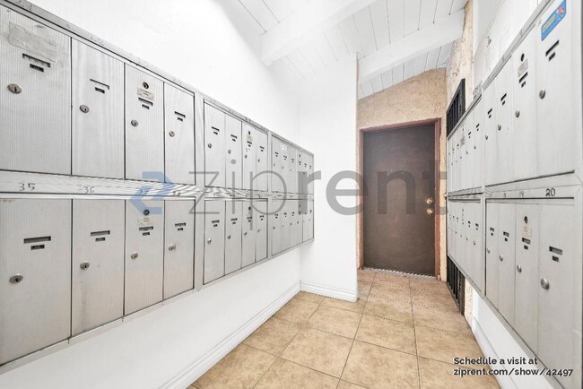 Building Photo - 10950 Saticoy St
