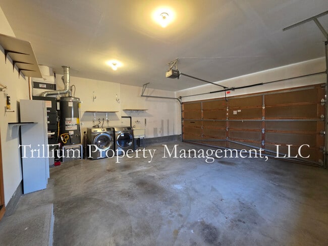 Building Photo - 110 SE 65th Ave