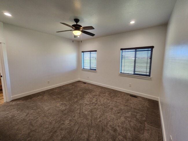 Building Photo - Golf Course Home