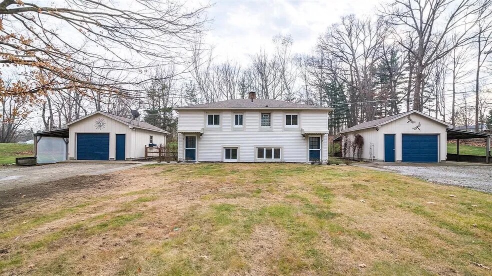 Front view - 5010 Bolla Rd