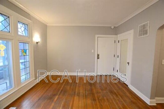Building Photo - 2527 Shelby St