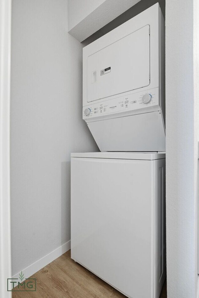 Building Photo - Newly Remodeled 2 Bed Duplex – Prime Broken Arrow Location!