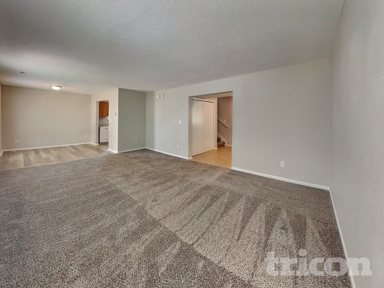 Building Photo - 1726 Farm Meadow Dr