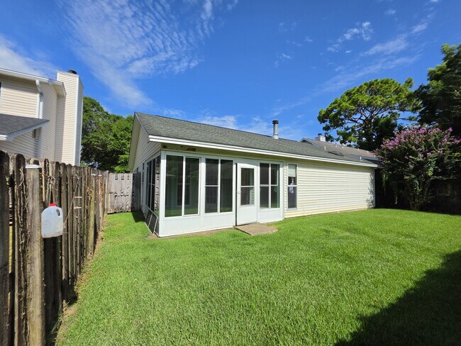 Building Photo - 148 Meadowbrook Ct