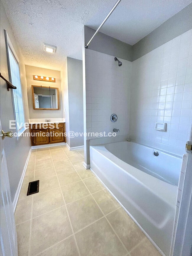 Building Photo - 4350 Wakeman Dr