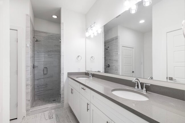 Building Photo - 1737 W Cantey St