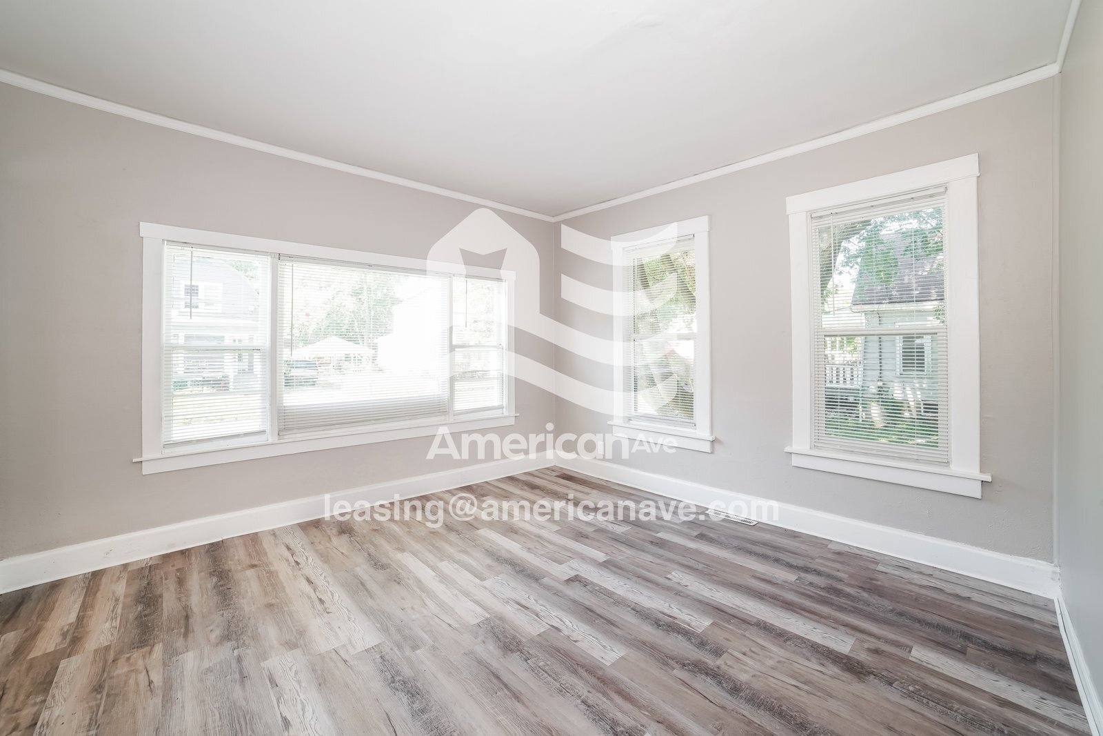 Building Photo - 419 E Maywood Ave