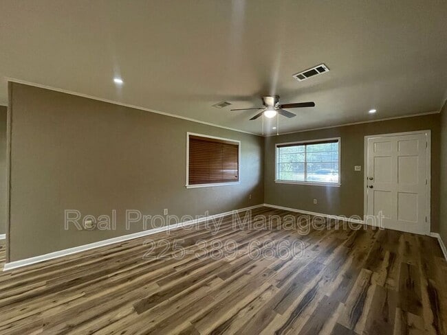 Building Photo - 4225 W Central Ave