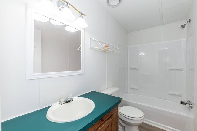 Building Photo - Well Maintained Three Bedroom Home!