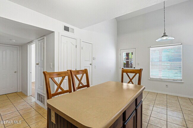 Building Photo - 3749 Leticia St