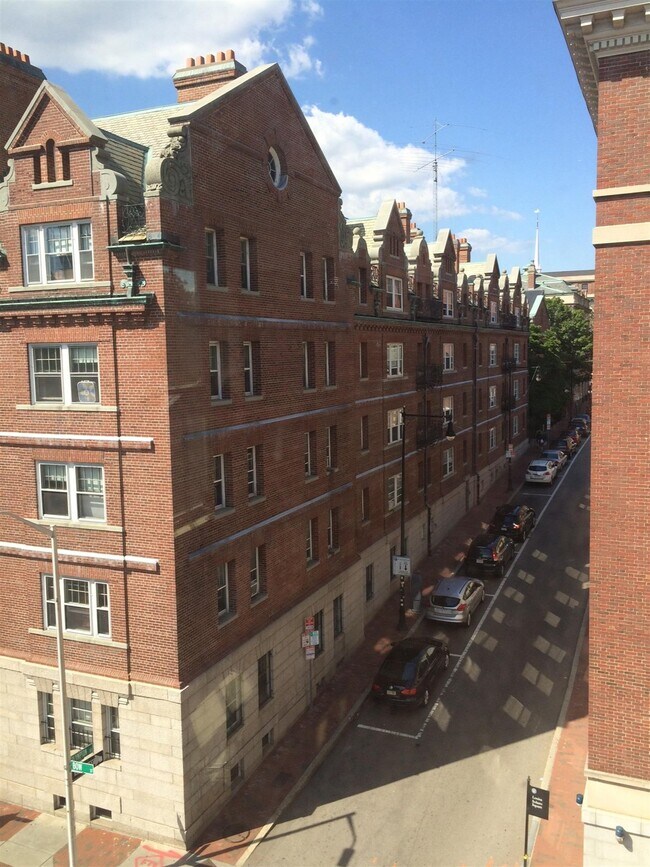 Building Photo - 40 Bow St