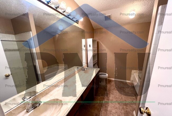 Building Photo - AVAILABLE NOW!!! Great Area!!  Off Pleasan...