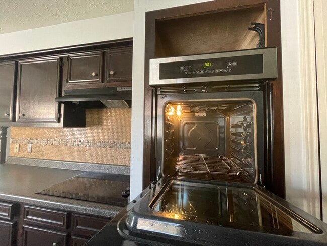 Building Photo - 3103 Sam Houston Dr
