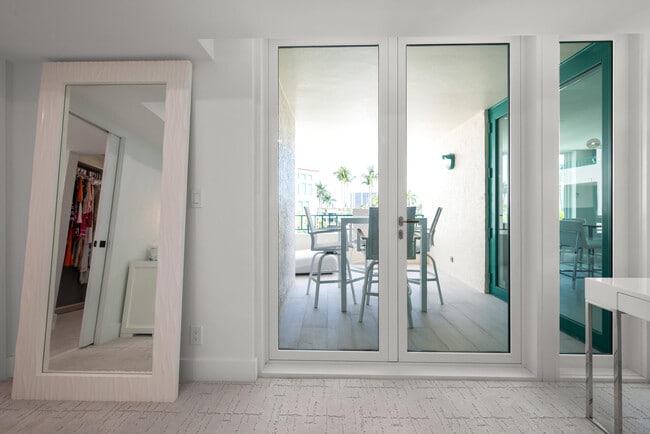 Building Photo - 100 SE 5th Ave