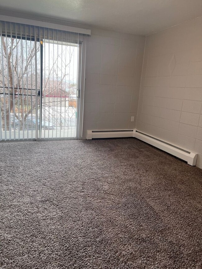 Building Photo - 2 bed/1.5 bath town home with covered parking