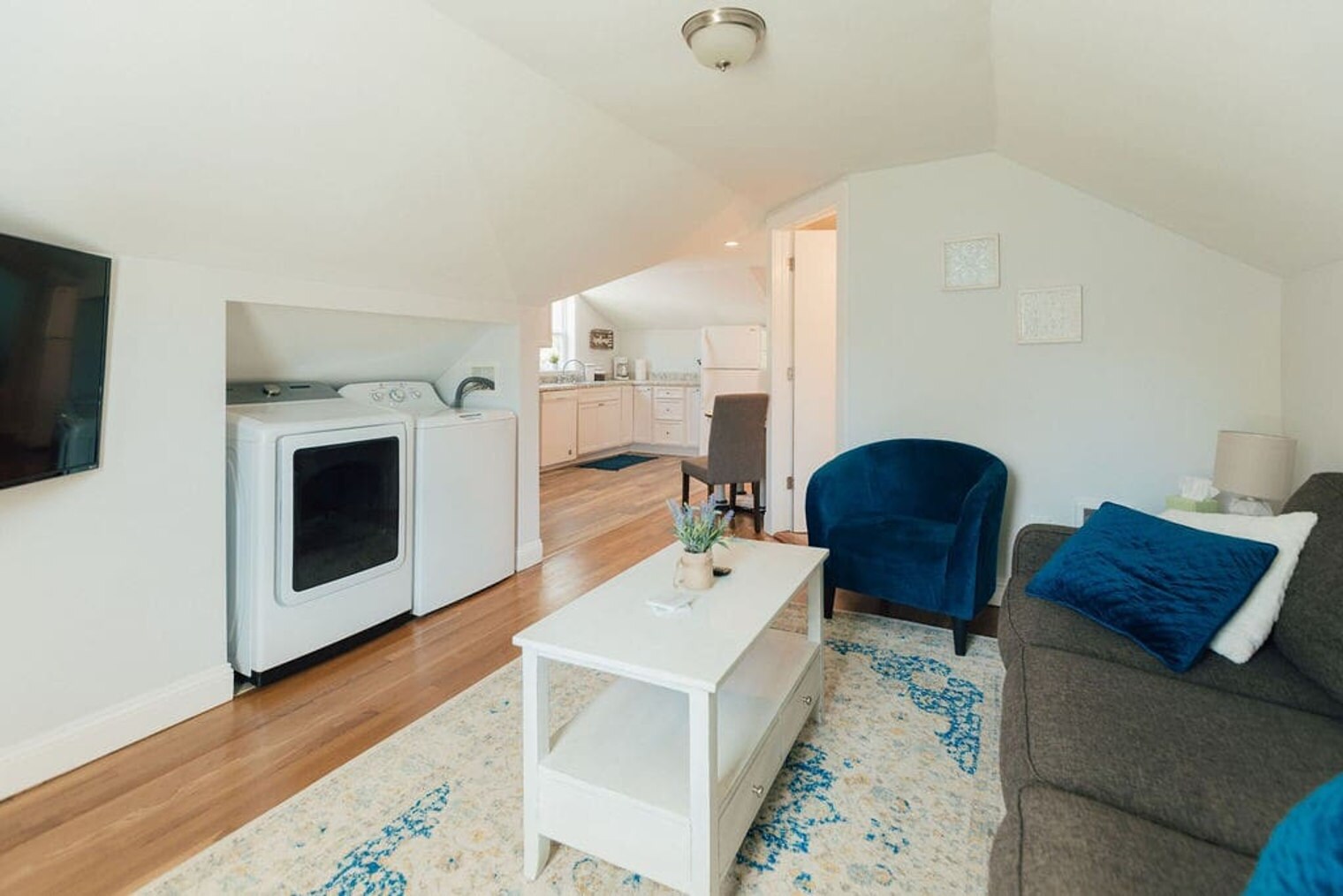 Building Photo - 905 Hill St