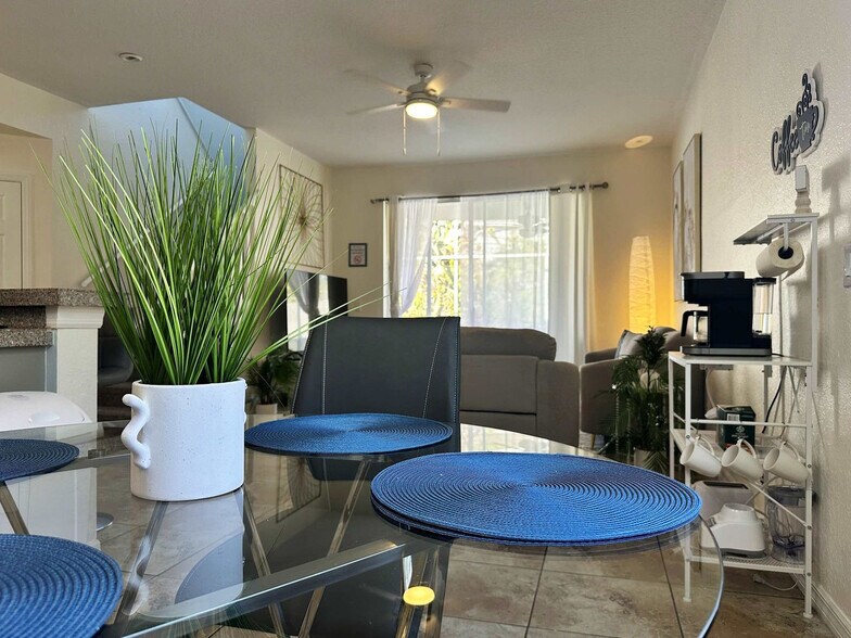 Building Photo - 930 Oxford Dr