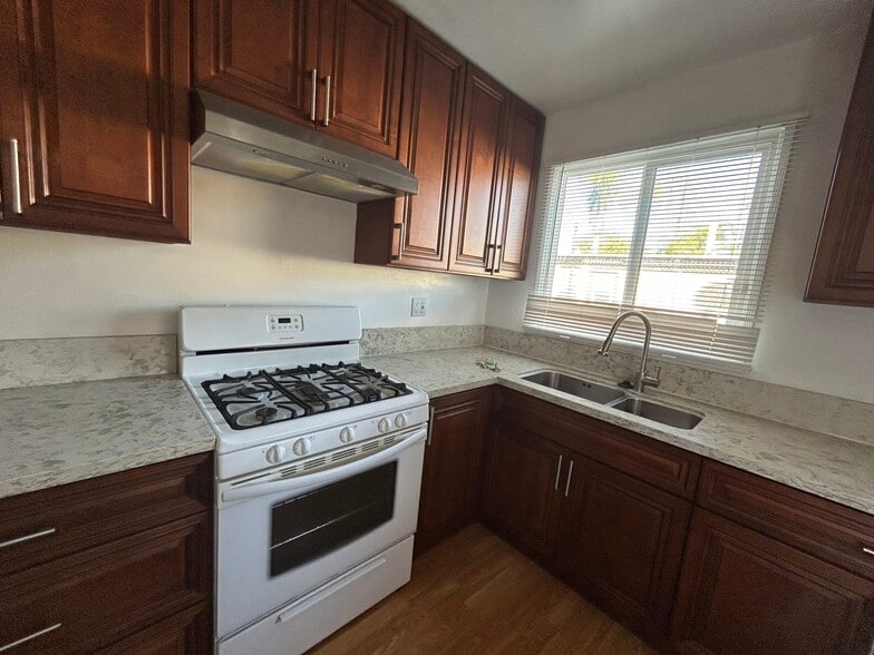 Building Photo - 2032-2106 Delaware Ave