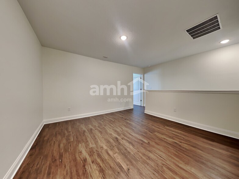 Building Photo - 284 Banyan Frst Dr