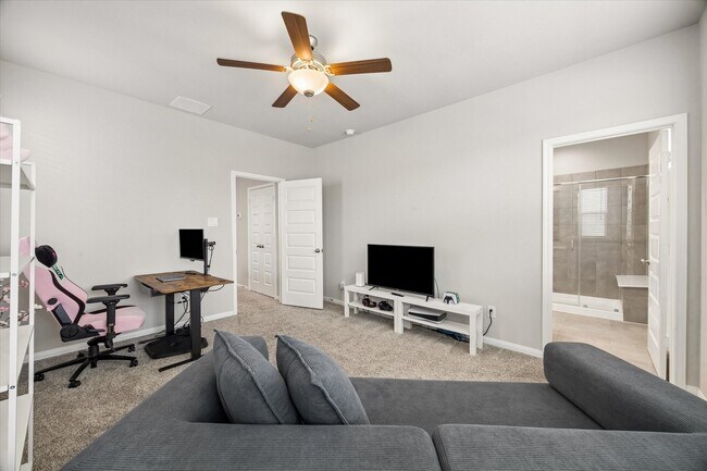 Building Photo - 9808 Rugged Oaks Dr