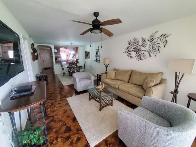 Building Photo - 106 1st St E