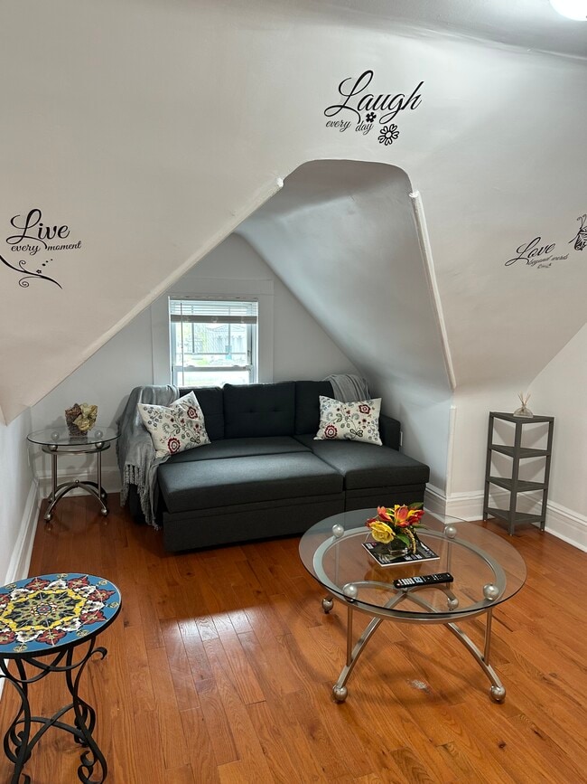 Building Photo - 153 S Grove St