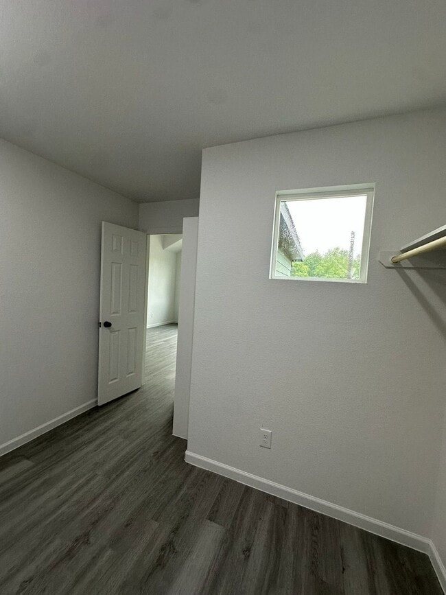 Building Photo - 15565 Kurt Dr