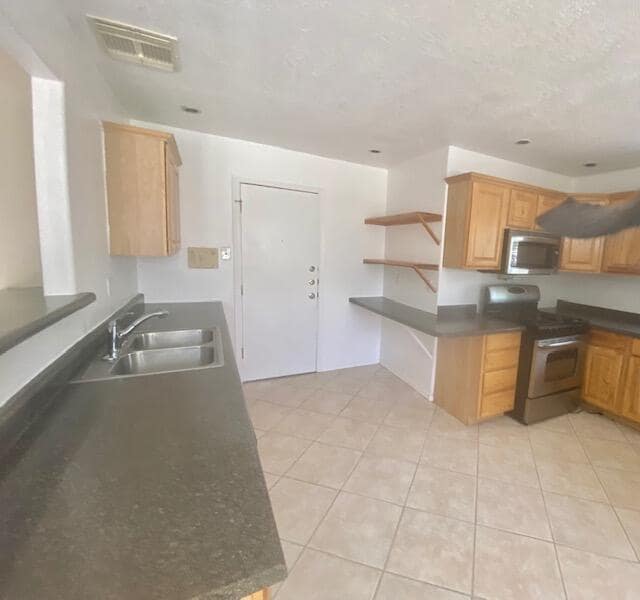 Building Photo - 7105 Majorca Ct